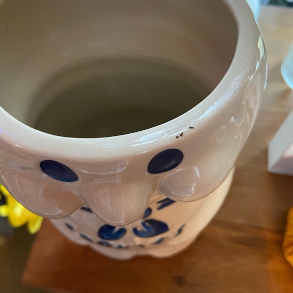 Vintage 1973 Pillsbury Doughboy cookie jar, blue and white - Picture 5 of 6
